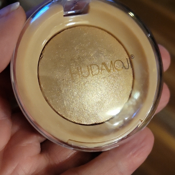 Hudavoji Beauty Gold Highlighter NEW - Picture 1 of 2